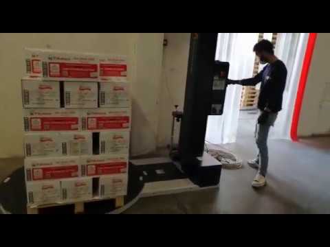 Pallet wrapping machine