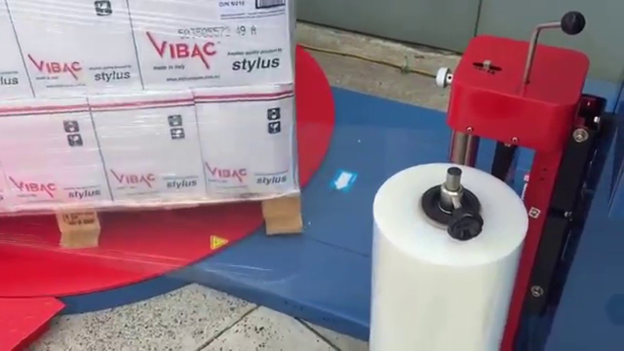 Pallet wrapping machine