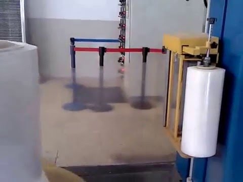 Pallet wrapping machine