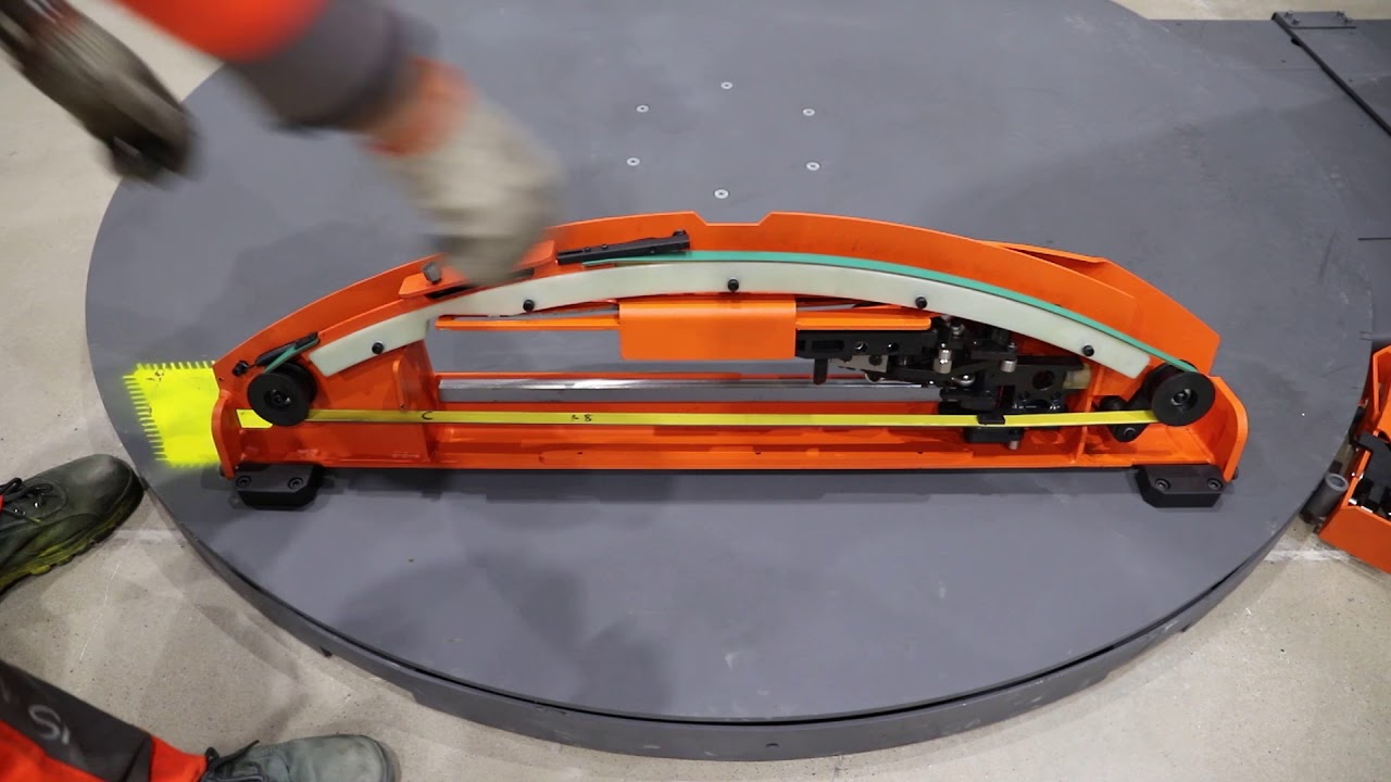Pallet wrapping machine