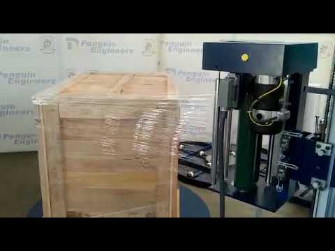 Pallet wrapping machine