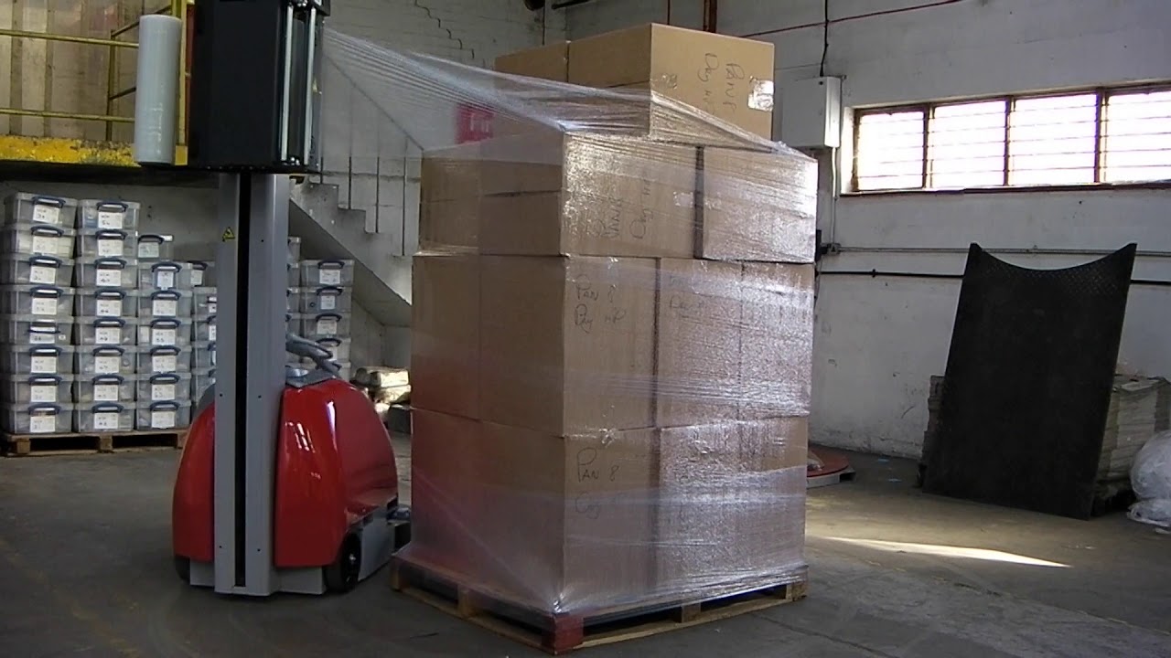 Pallet wrapping machine