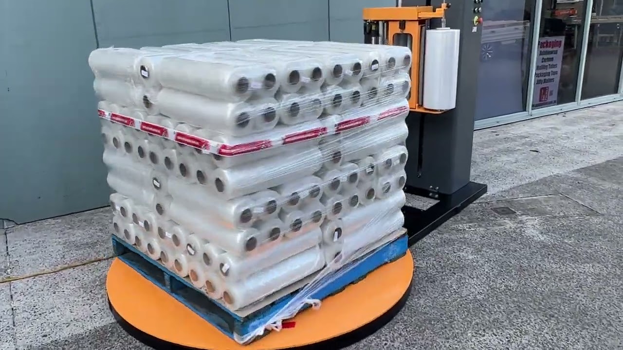 Pallet wrapping machine