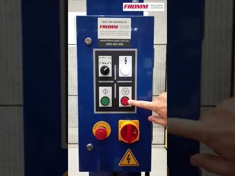Pallet wrapping machine