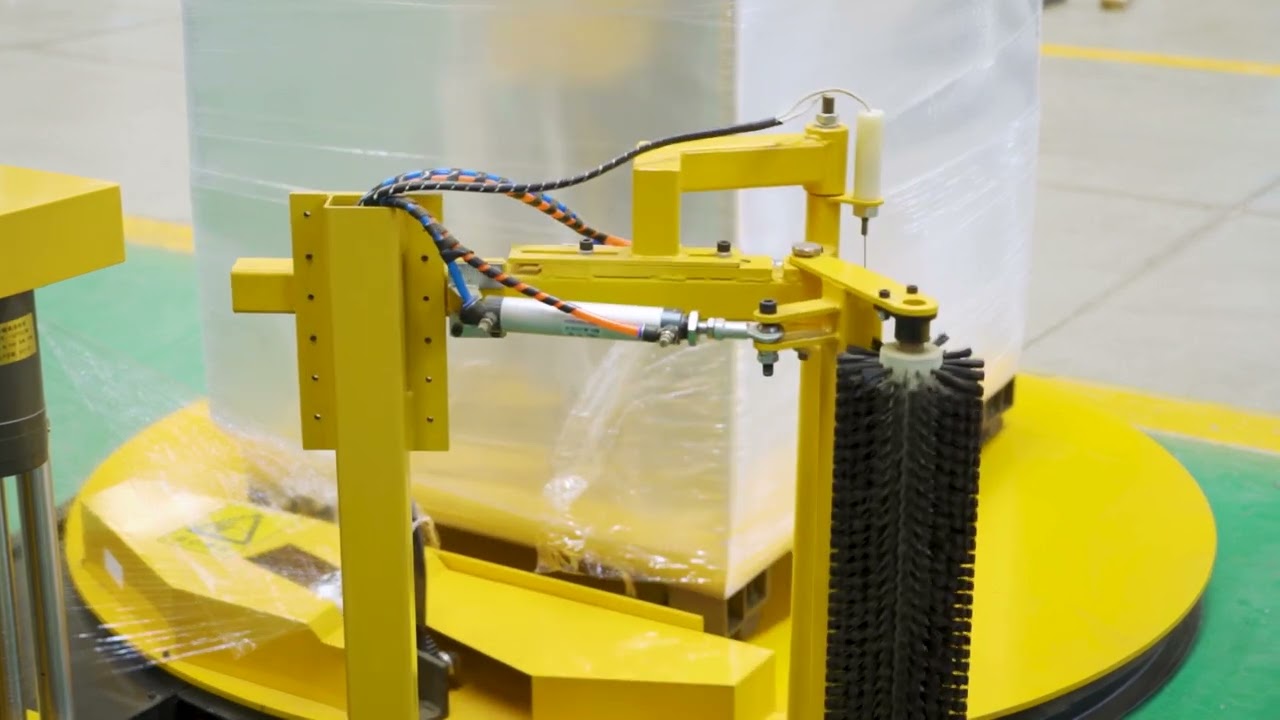 Pallet wrapping machine