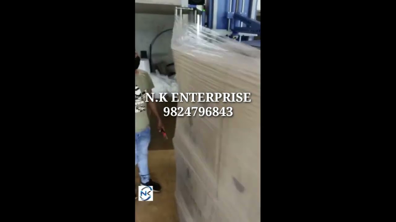Pallet wrapping machine