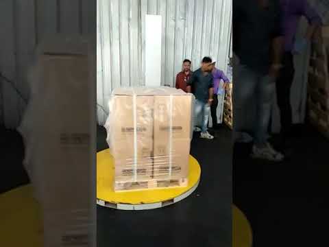 Pallet wrapping machine