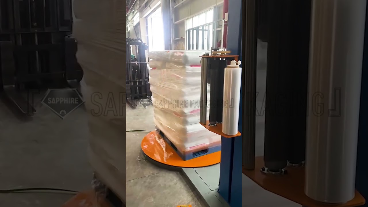 Pallet wrapping machine