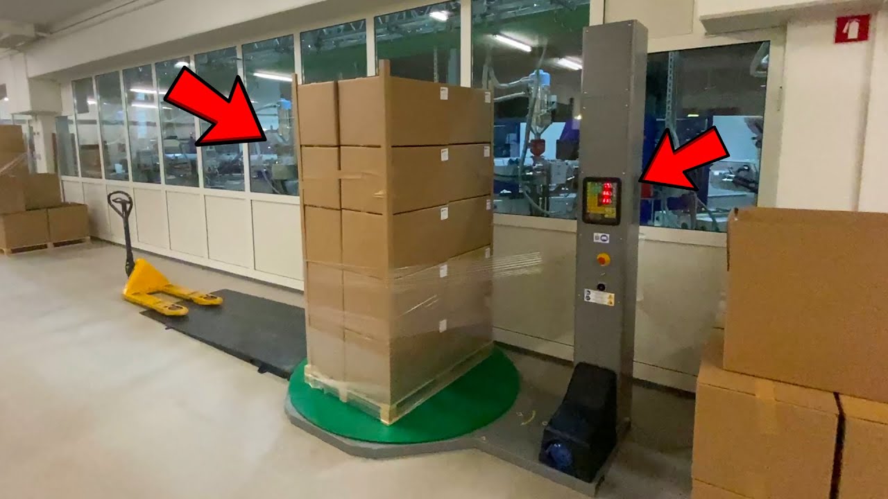 Pallet wrapping machine