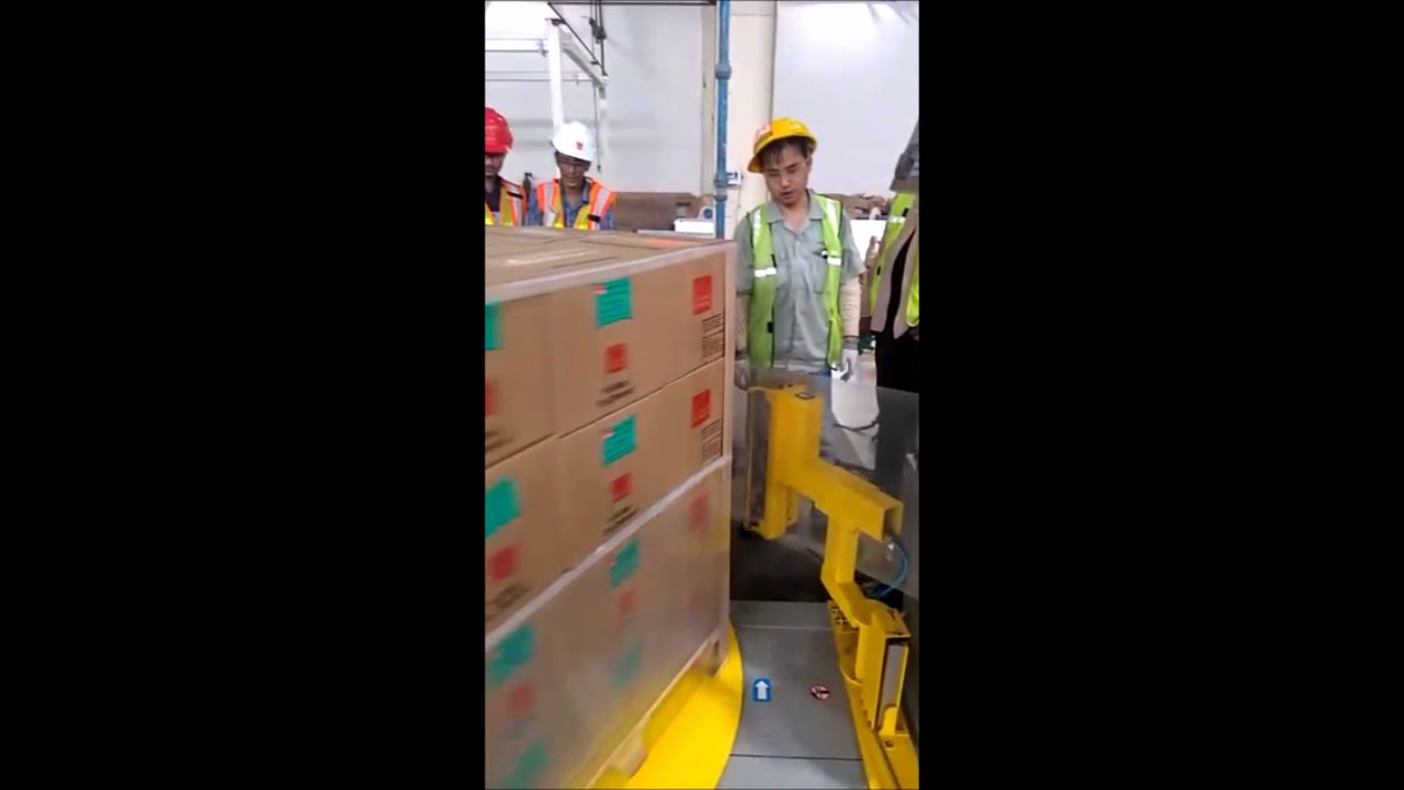 Pallet wrapping machine